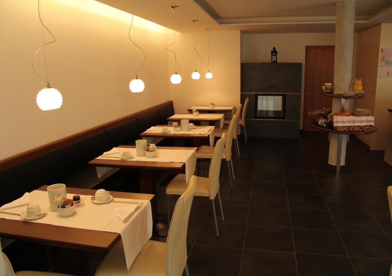 Garni - Am Burghuegel Hotel